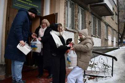 Kırım Cephesi'nden Kıyiv’de soğukla baş başa kalan yaşlılara destek