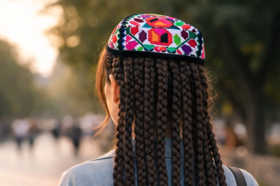 Annesi toplama kampında, babası hapiste: “Doğu Türkistan’ın bayrağını başka bir ülkede öğrendim”