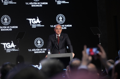 Cumhuriyet tarihinde bir ilk: Türkiye'nin turizm geliri 65,2 milyar dolarla rekor kırdı