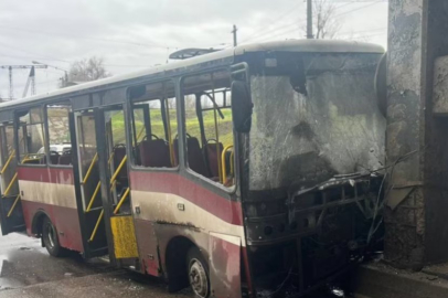 Rusya savaş suçu işlemeye devam ediyor: Herson’da yolcu otobüsü hedef alındı