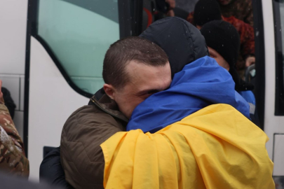 Ukrayna ile Rusya arasında esir takası: 157 asker ve sivil ülkesine döndü
