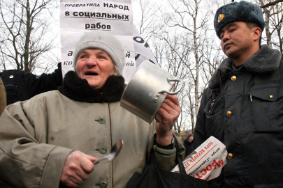 Rus ekonomisi çöküyor: Maaş borcu 9 yılın zirvesinde!