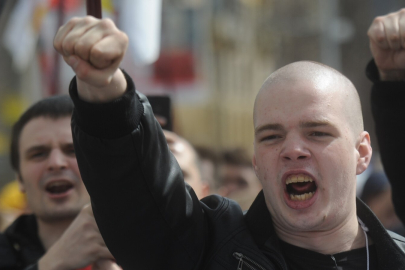 İşgal altındaki Kırım’da yeni baskı aracı: “Rus Topluluğu” silahlı devriyeleri sokaklara indi