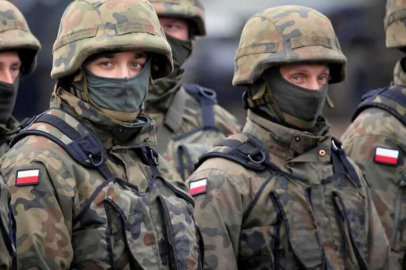 Polonya’dan Çin üretimi araçlara askerî tesis yasağı!