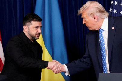Zelenskıy ve Trump görüştü: Üçlü görüşmeler liderler zirvesine zemin hazırlayabilir