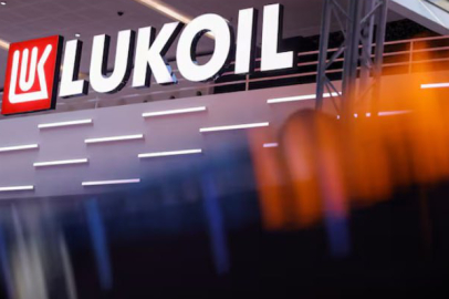 ABD, Ukrayna barış görüşmelerinde baskı aracı olarak Lukoil satışını yavaşlattı