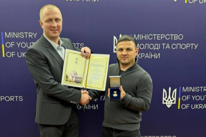 Ukrayna'dan Kırım Tatar antrenör Lenur Temirov’a Onur Belgesi