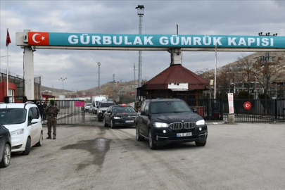 Türkiye-İran sınırında bulunan üç gümrük kapısında günübirlik yolcu geçişleri karşılıklı olarak durduruldu