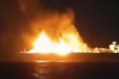 Akdeniz’de Rus LNG tankerinde yangın: Gölge filo iddiası