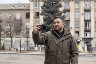 Zelenskıy cephe hattını ziyaret etti: "Rusya savaştan vazgeçmiyor ve bahar taarruzuna hazırlanıyor”