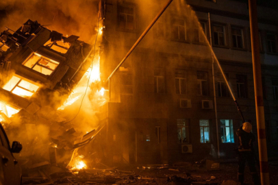 Rusya, Odesa’nın liman altyapısını vurdu: Saldırı noktasında yangın