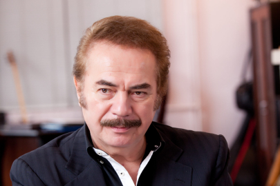 Kırım Tatar sanatçı Gencebay'ın tedavi altına alındığı haberine eşinden yalanlama!