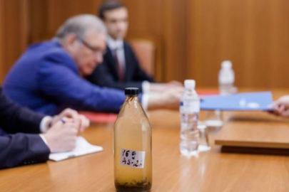 Moldova'da diplomaside çarpıcı hamle: Rus büyükelçiye kirli su şişesi verildi