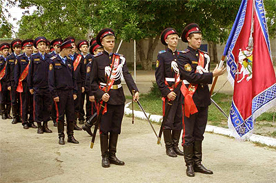 İşgalciler Kırım’da öğrencileri propaganda faaliyetlerine dâhil ediyor