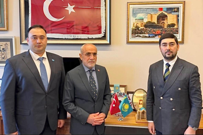 Külliye'de stratejik kardeşlik mesaisi: Topçu, Kazak heyetini kabul etti