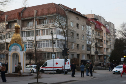 İvano-Frankivsk’te yürek burkan trajedi: Yeni doğan bebeğini ziyaretten dönen baba ve kızı Rus saldırısında can verdi