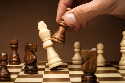 Rusya’ya işgal altındaki bölgelerde satranç turnuvaları durdurması için 90 gün süre!