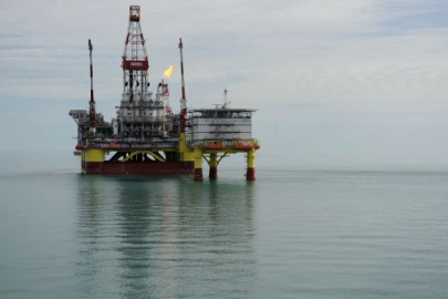 Ukrayna’dan Hazar Denizi’nde stratejik darbe: İki petrol platformu vuruldu