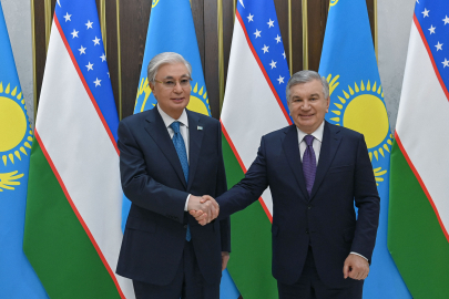 Buhara’da Tokayev ve Mirziyoyev zirvesi: Özbekistan ile Kazakistan stratejik iş birliğini güçlendiriyor