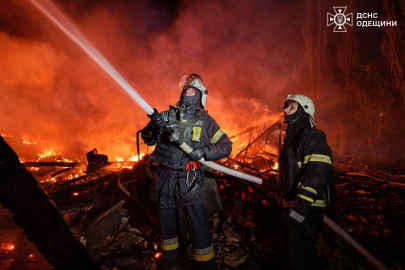 Rus SİHA’ları Odesa’daki İzmail Limanı’nı vurdu: Sivil gemi hasar gördü!