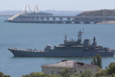 Ukrayna’dan Rus donanmasına ağır darbe: İşgal altındaki Kırım’da 3 Rus savaş gemisi vuruldu