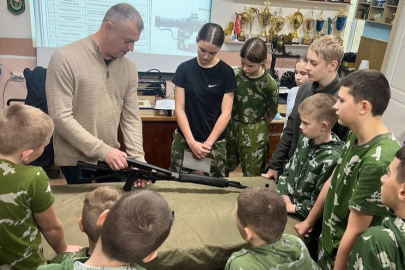 İşgal altındaki Kırım’da okullara askerî içerikli ders kitabı!