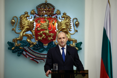 Bulgaristan'da seçimi Rusya yanlısı Rumen Radev kazandı