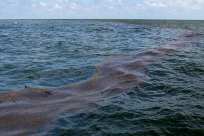 Karadeniz’de petrol felaketi: Anapa açıklarındaki sızıntının sorumlusu Rusya’nın "gölge filosu"