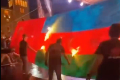 Erivan’da Türk ve Azerbaycan bayraklarına alçak saldırı!