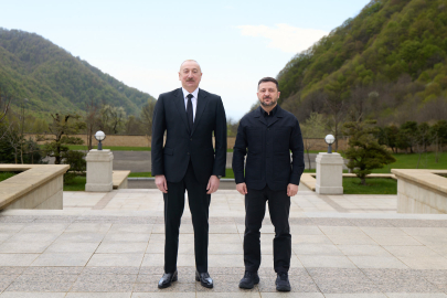Zelenskıy: Ukrayna, Azerbaycan’da Rusya ile üçlü görüşmelere hazır!