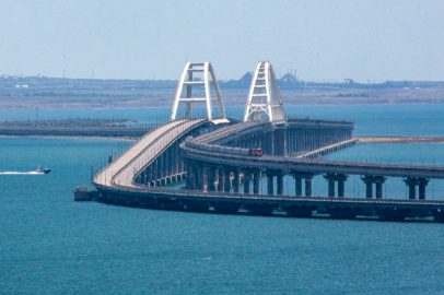 Ukrayna'dan Kerç Köprüsü hattına darbe: İki Rus devriye gemisi vuruldu