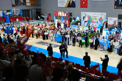 Türk dünyası İstanbul'da tek yürek: 26. Çocuk Şöleni’nde "kardeşlik halısı" danslarla dokundu!
