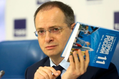 Ukrayna’dan savaş propagandasını ders kitaplarına taşıyan Rus yetkililere hapis cezası