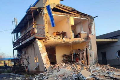 Rus ordusu Herson'daki hastaneyi iki kez vurdu: Sağlık çalışanları yaralandı