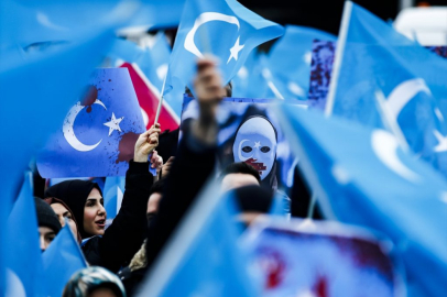Çin’in Doğu Türkistan’daki zulmü devam ediyor: Toplama kamplarının kapasitesi 600 bini aştı!