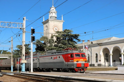 İşgalci yönetim Kırım’da gece tren seferlerini yasakladı