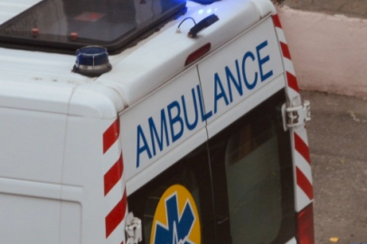 Rusya, hasta almak üzere yolda olan ambulansı SİHA'yla vurdu