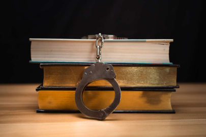 Özbekistan'da mahkûmlar kitap okuyarak 1 yıl erken tahliye olabilecek