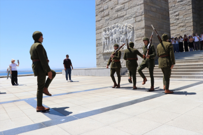 57. Piyade Alayı'na saygı nöbeti: Çanakkale'de Mehmetçiğin mirası yaşatılıyor
