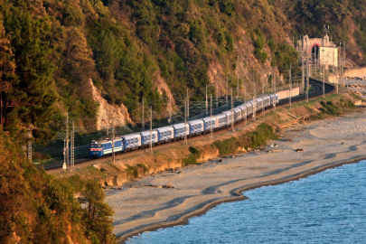 İşgalciler Kırım'da tren seferlerini durdurdu: Tüm hatlar Kerç'e yönlendirildi!