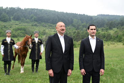 Karabağ'da kardeşlik sembolü: Aliyev'den Berdimuhamedov'a Karabağ atı