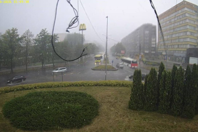 Lviv’de şiddetli fırtına nedeniyle hayat durma noktasına geldi