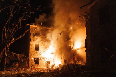 Rusya, Dnipropetrovsk ve Donetsk bölgelerini vurdu: Bir kişi öldü, biri hamile 3 kadın yaralandı!