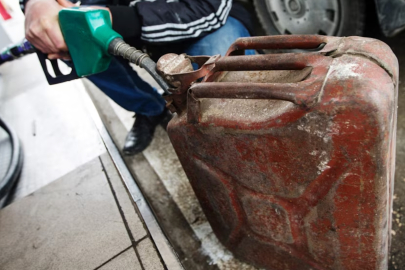 Rusya'da akaryakıt krizi derinleşiyor: Baykal Gölü'nde gemi seferleri kısıtlandı, benzin satışına sınırlama getirildi