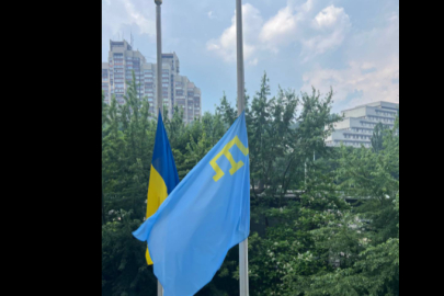KTMM Başkanı Refat Çubarov: Kıyiv’deki Rus katliamı nedeniyle Kırım Tatar millî bayrağı ve Ukrayna bayrağı yarıya indirildi