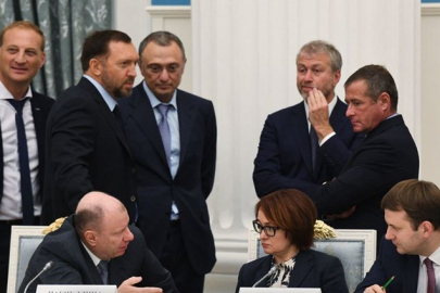Rus oligarklar, milyarlarca doları yurt dışına çıkarıyor