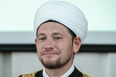 Rusya'da Müslüman din adamına, "Tatar zaferlerini" tasvir eden tablolar nedeniyle para cezası!
