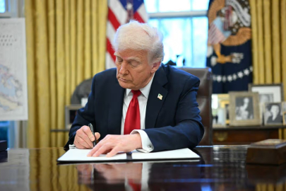 Trump, Yüksek Mahkemeye rest çekti: Doğumla vatandaşlık hakkını kısıtladı