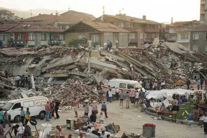 Gölcük Depremi'nin üzerinden 27 yıl geçti