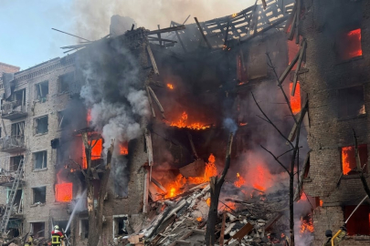 Rusya, Zaporijjya ve Herson bölgelerini vurdu: En az 2 ölü, 19 yaralı!